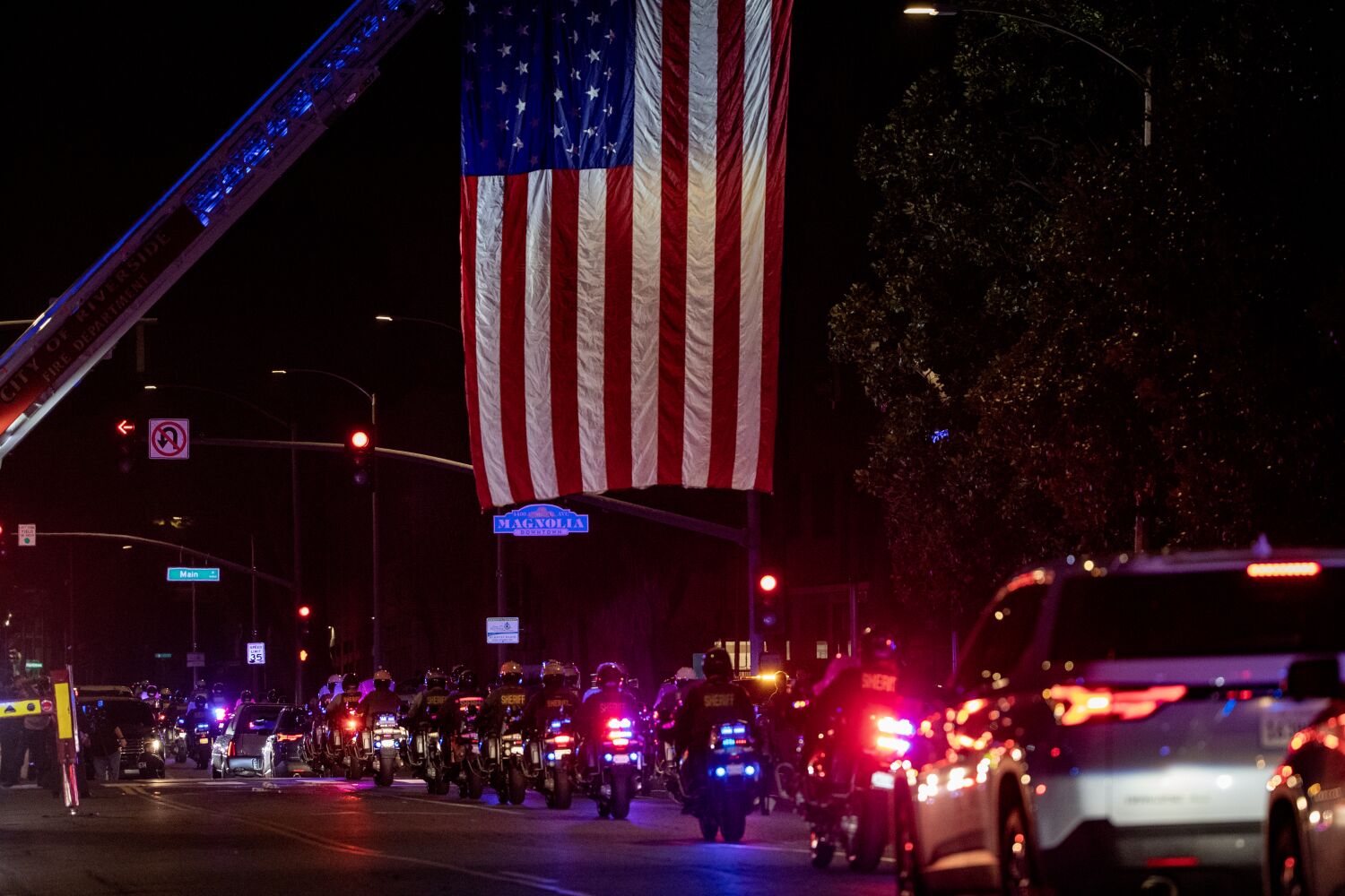 A Deputy Killed A Wild Pursuit A Deadly Freeway Gun Battle Violence Stuns Riverside County 